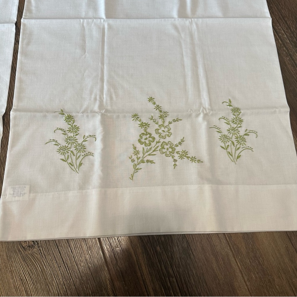 Grants vintage embroidered pillowcase white with sage green wildflowers set of 2